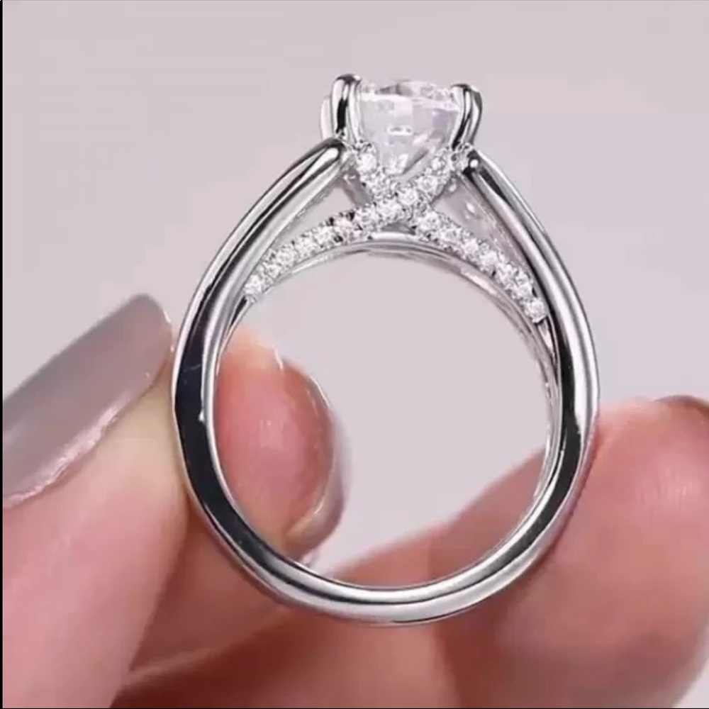 New Women’s 925 Silver Beautiful Diamond Ring - Picture 2 of 6